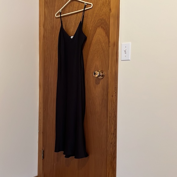 Wilfred size small midi satin silk dress- black - Picture 4 of 4